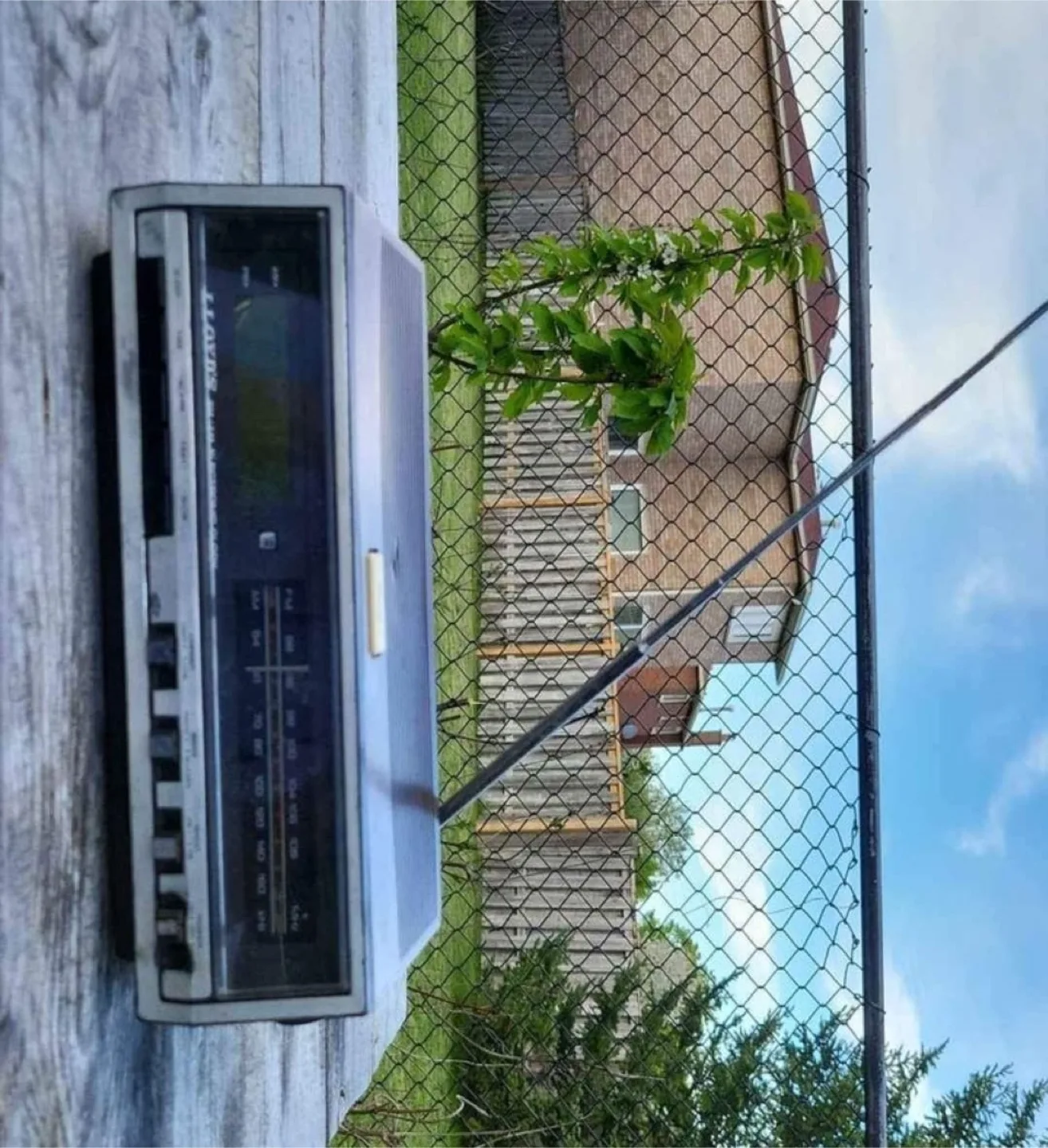 Vintage Lloyd's AM/FM Stereo Cassette Recorder image indicator(2)