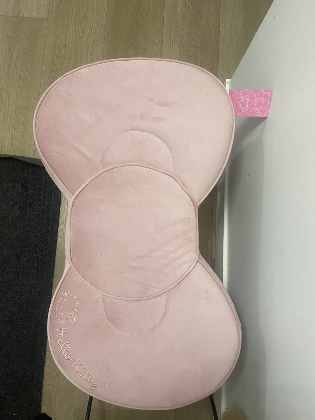 Hello Kitty Pink Velvet Bow Stool - photo 3