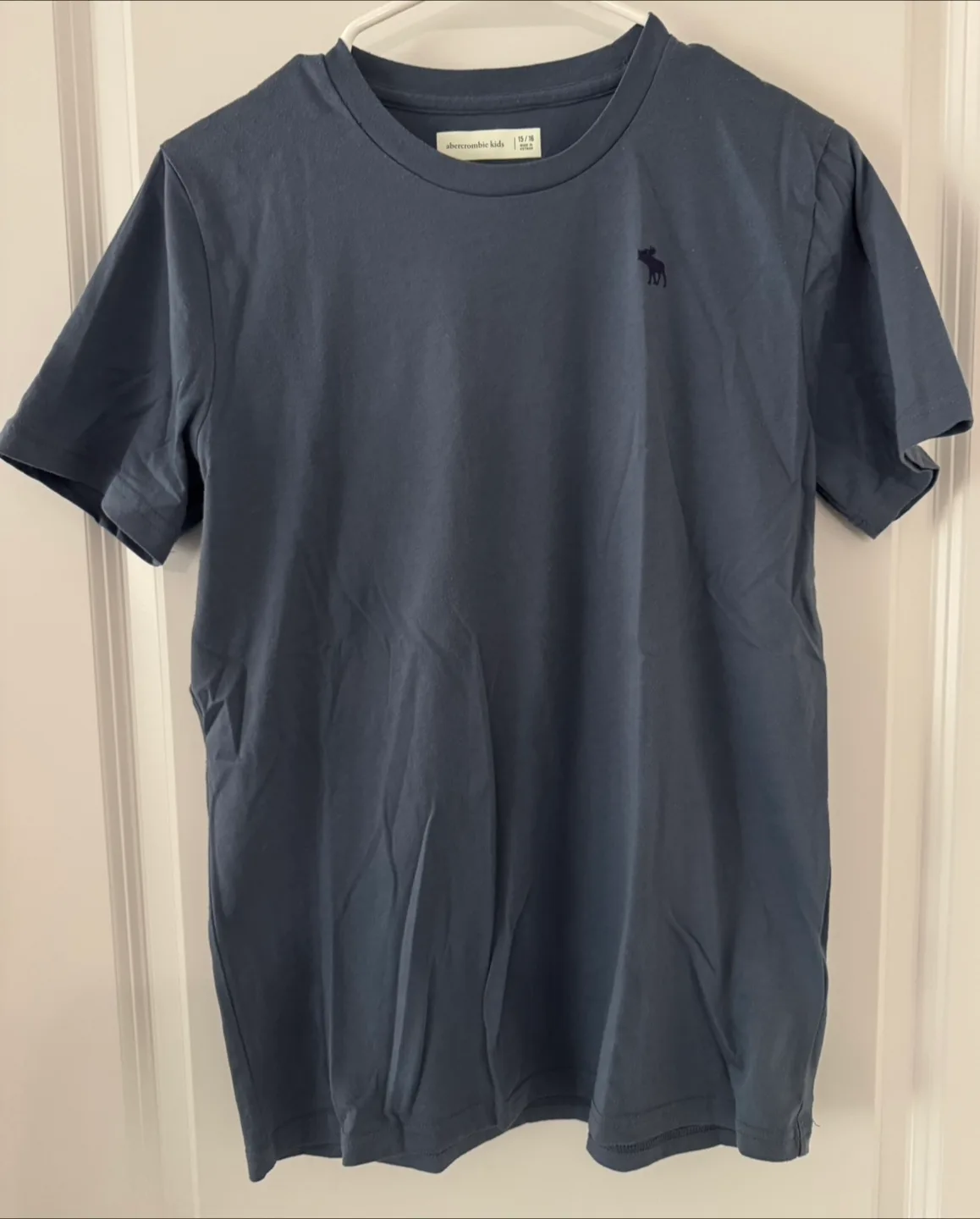 Abercrombie Boy’s Essential Icon Crew Tee - Size 15/16 image indicator(3)