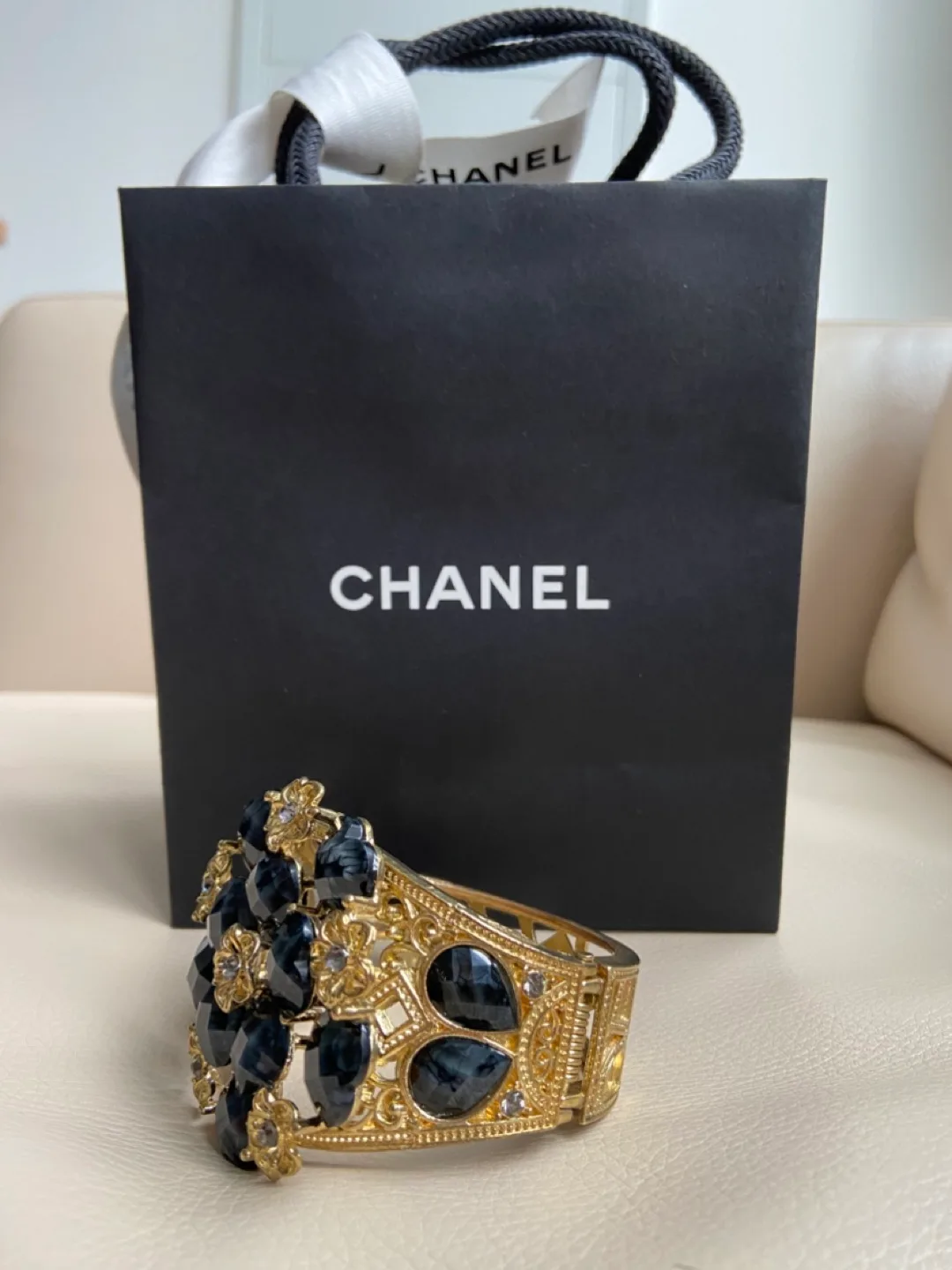 Vintage Gold Tone and Black Stone Cuff Bracelet image indicator(3)