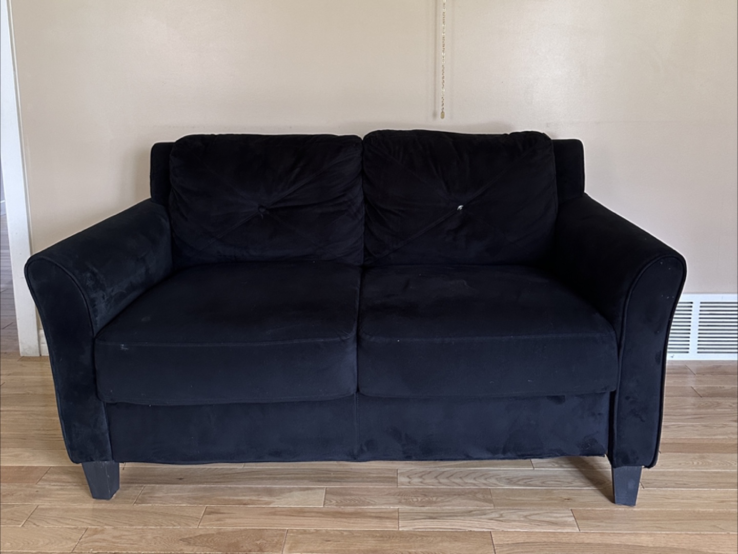 Modern Style Black Love seat in Great Condition (CAN DELIVER)