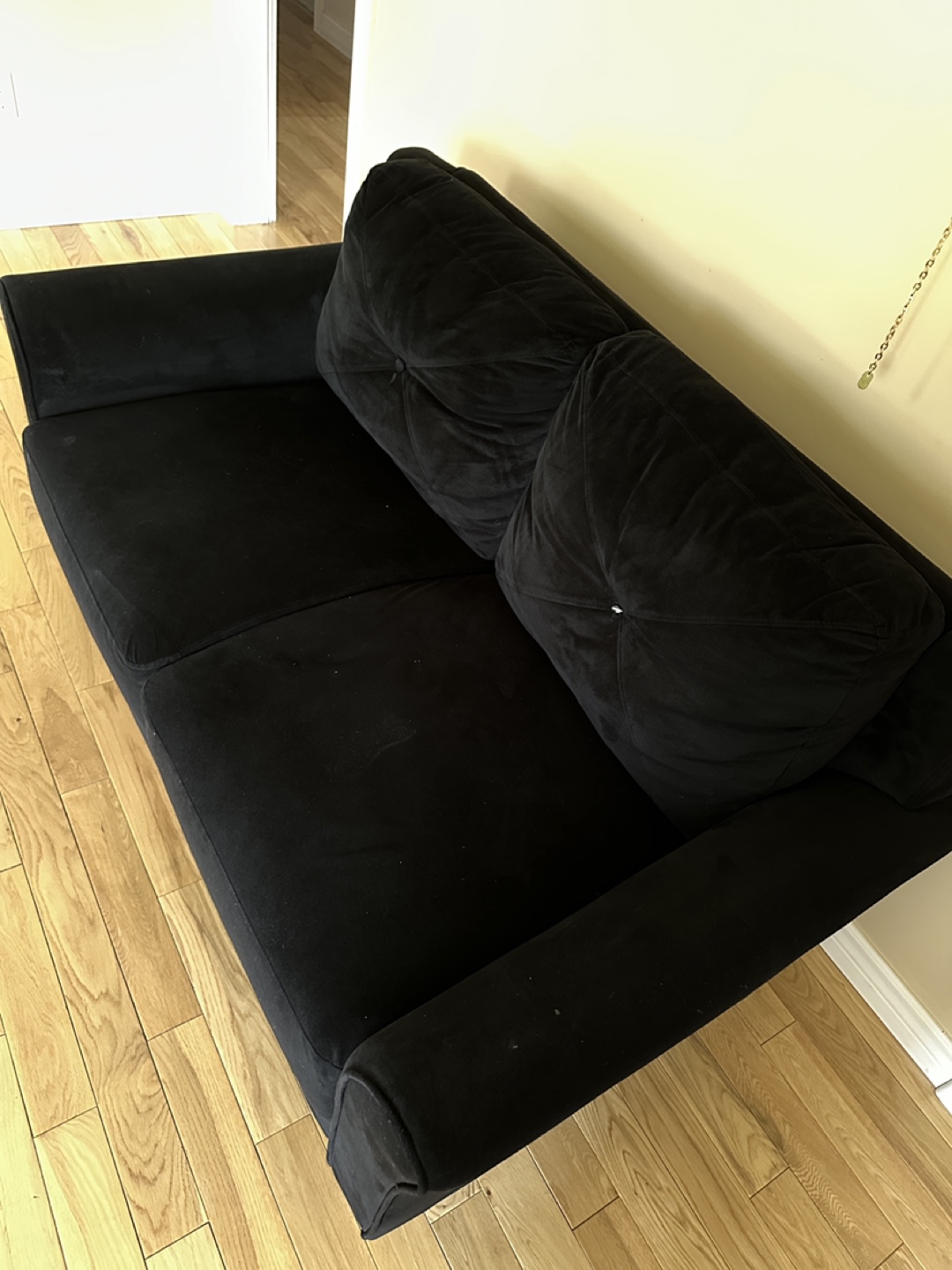 Modern Style Black Love seat in Great Condition (CAN DELIVER) - photo 3