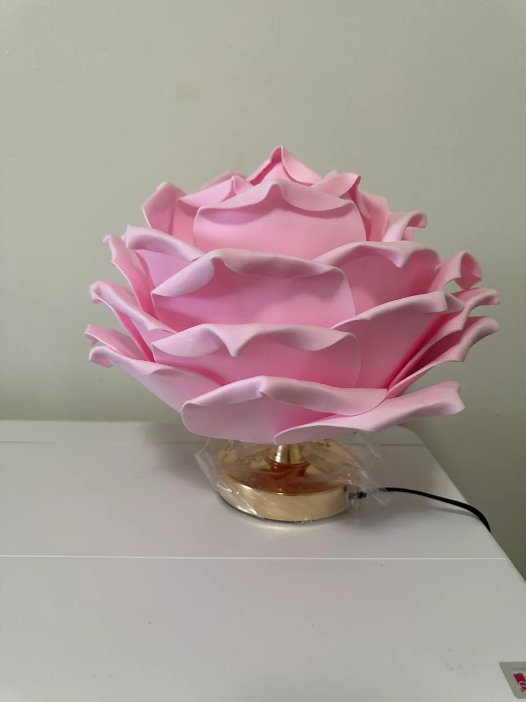 Large Pink Rose Table Lamp image indicator(5)