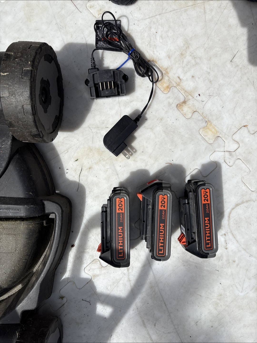 Black+Decker 20V Cordless trimmer on Chassé - photo 3