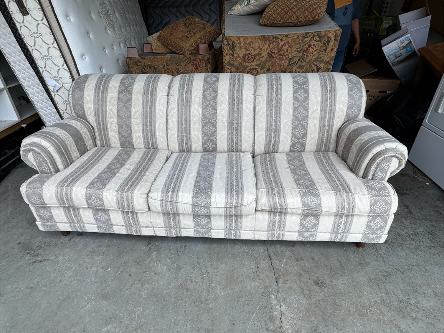 Comfy Sofa - photo 2