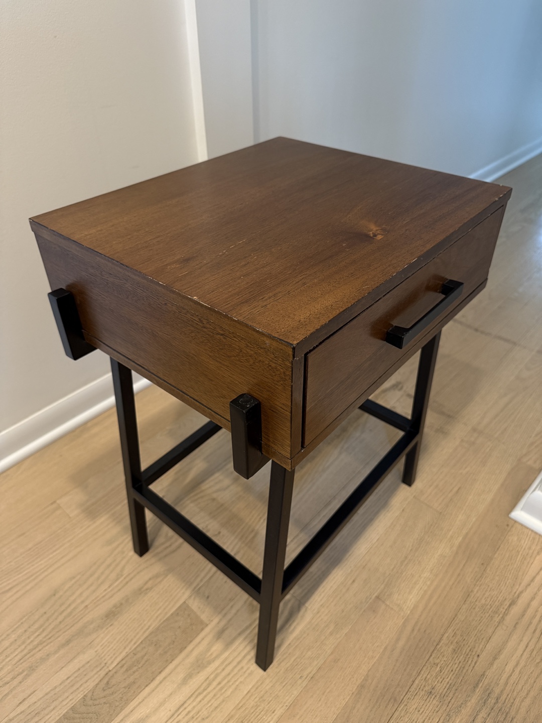 Mid-Century Modern Nightstand with Drawer - photo 2