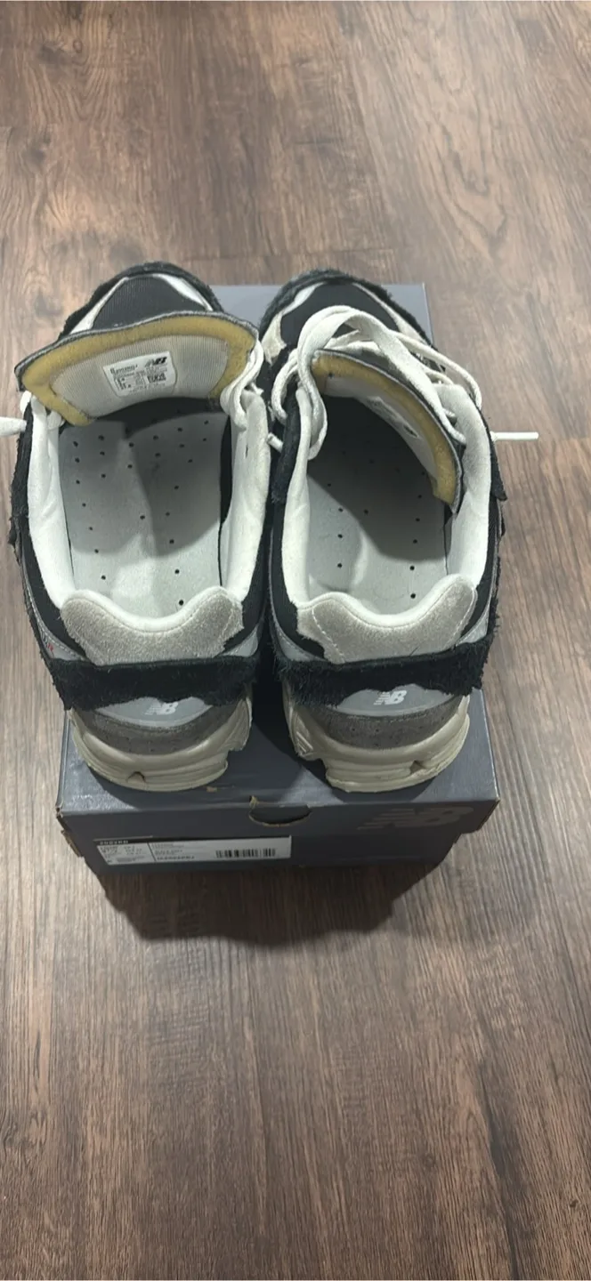 New balance 2002r black protection pack size 9.5 image indicator(4)