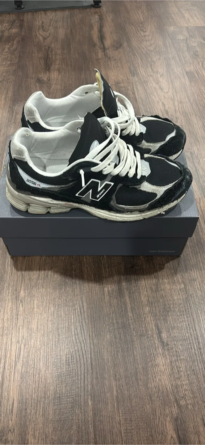 New balance 2002r black protection pack size 9.5 image indicator(2)