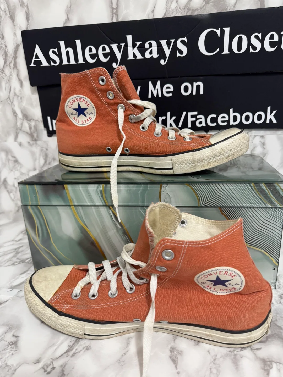 Converse Unisex High Top Sneakers - Size 9 image indicator(2)