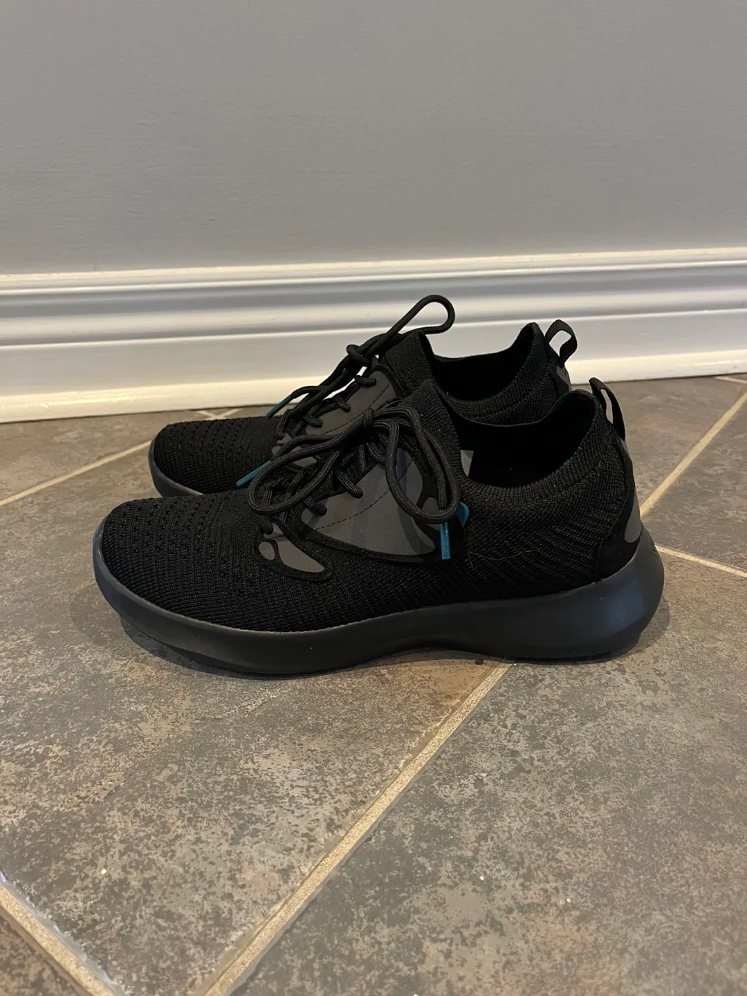 Vessi Women’s Everyday Move Waterproof  Sneakers - Size 7 image indicator(4)