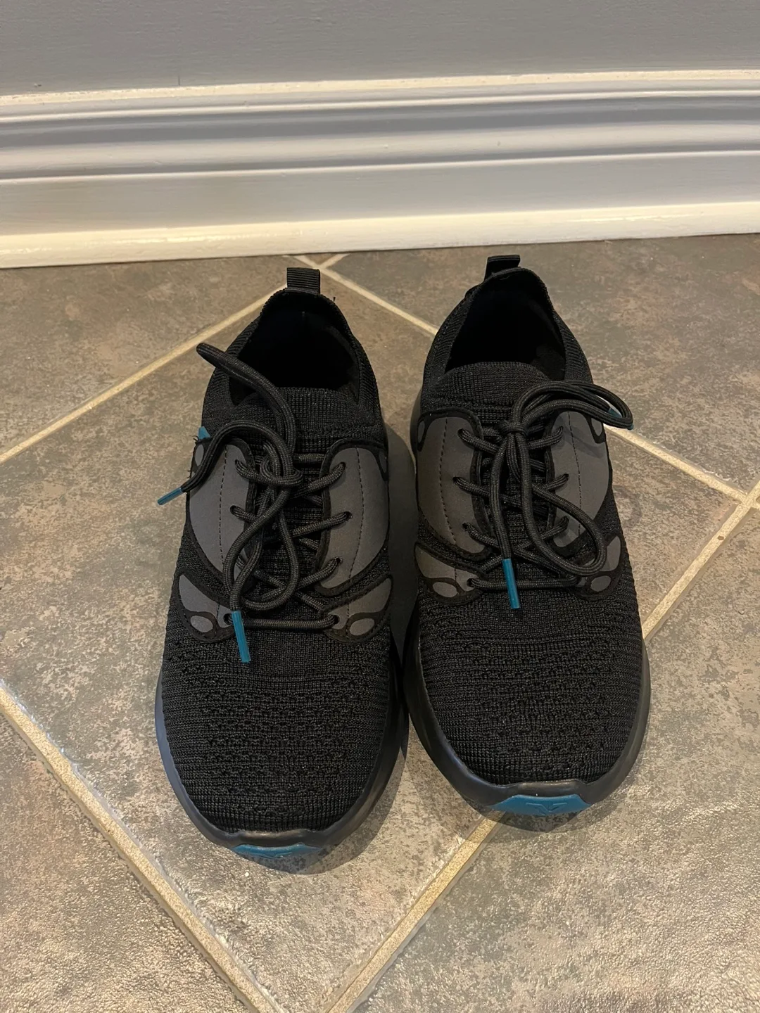 Vessi Women’s Everyday Move Waterproof  Sneakers - Size 7 image indicator(5)