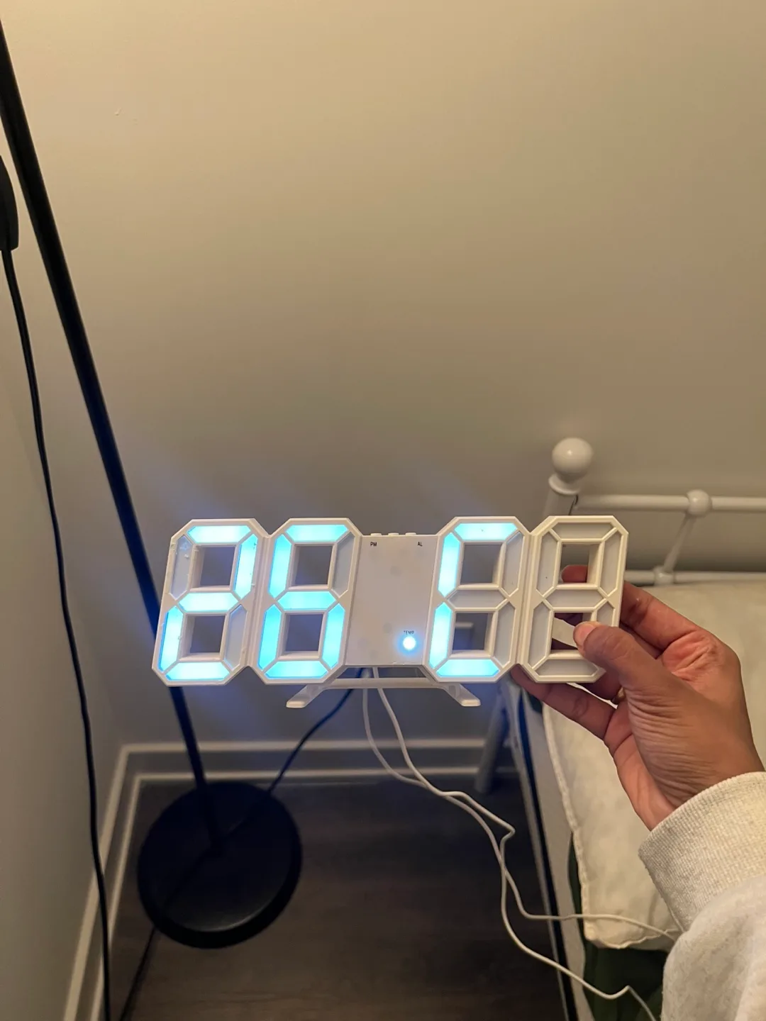 LED Digital Alarm Clock image indicator(2)