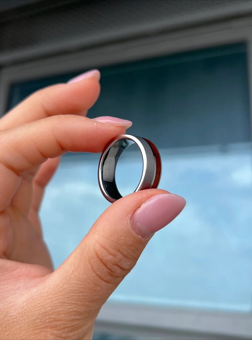 Silver Koa Wood Tungsten Men’s Ring image indicator(8)