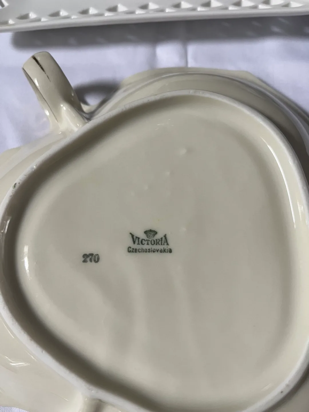 Vintage Rose Patterned Serving Dishes image indicator(5)