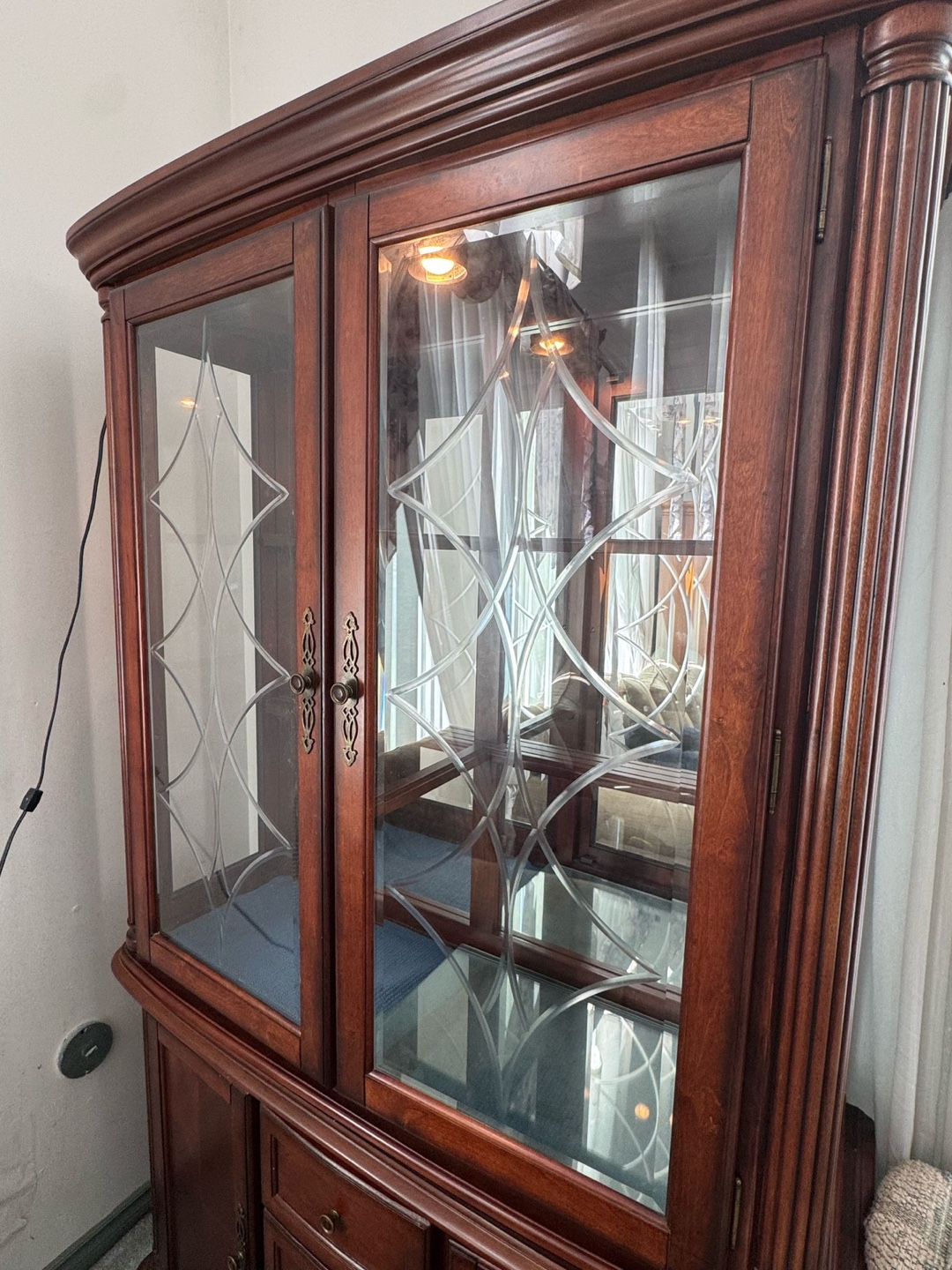 Beautiful Wooden China Cabinet - photo 4