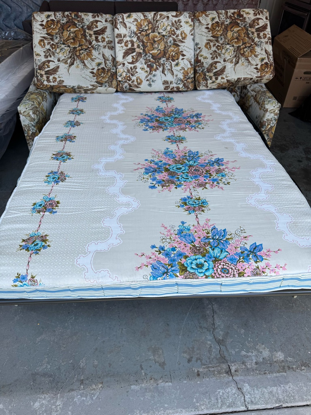 Vintage Floral Sleeper Sofa - photo 3