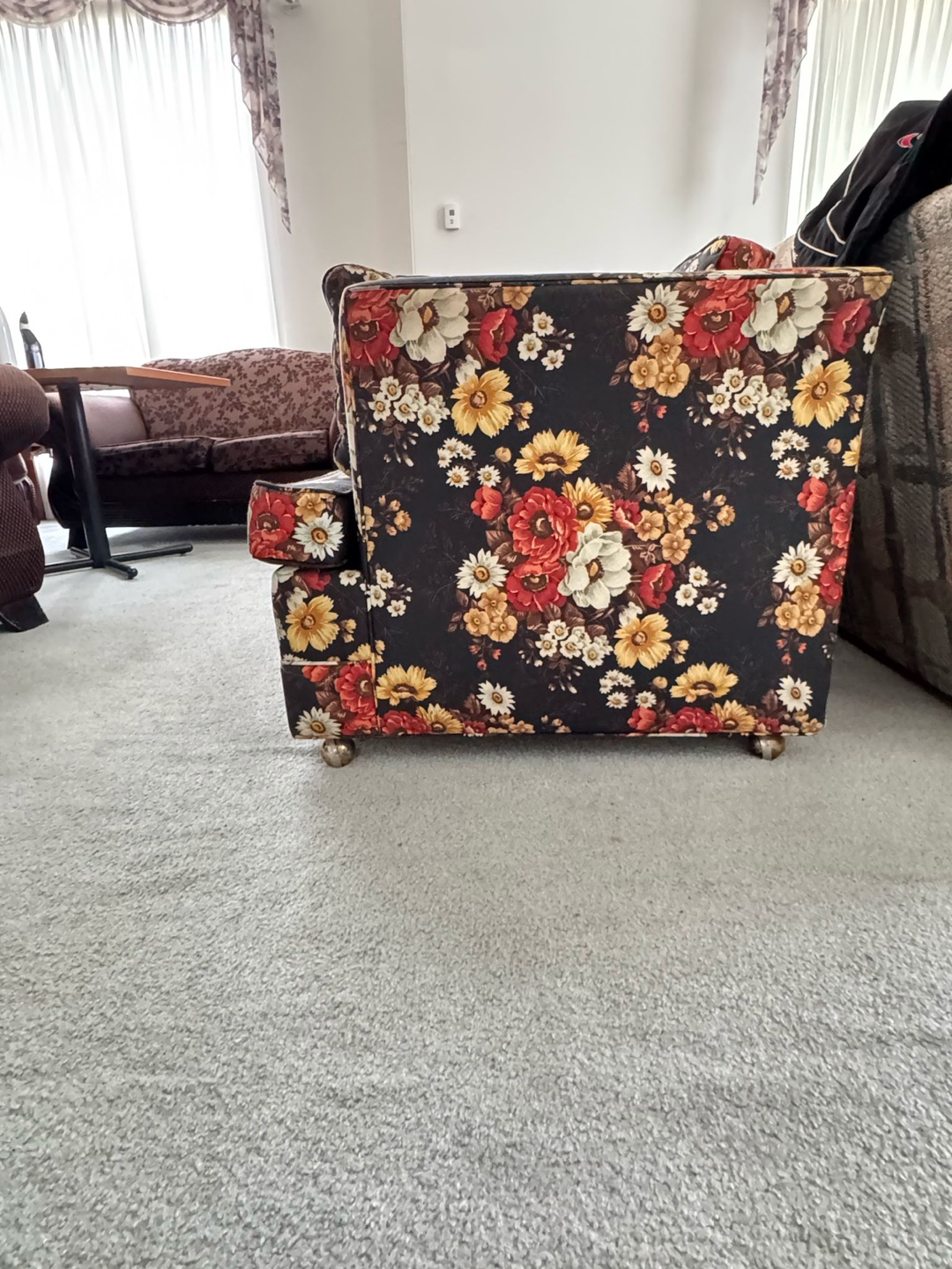 Vintage Floral Sofa - photo 4