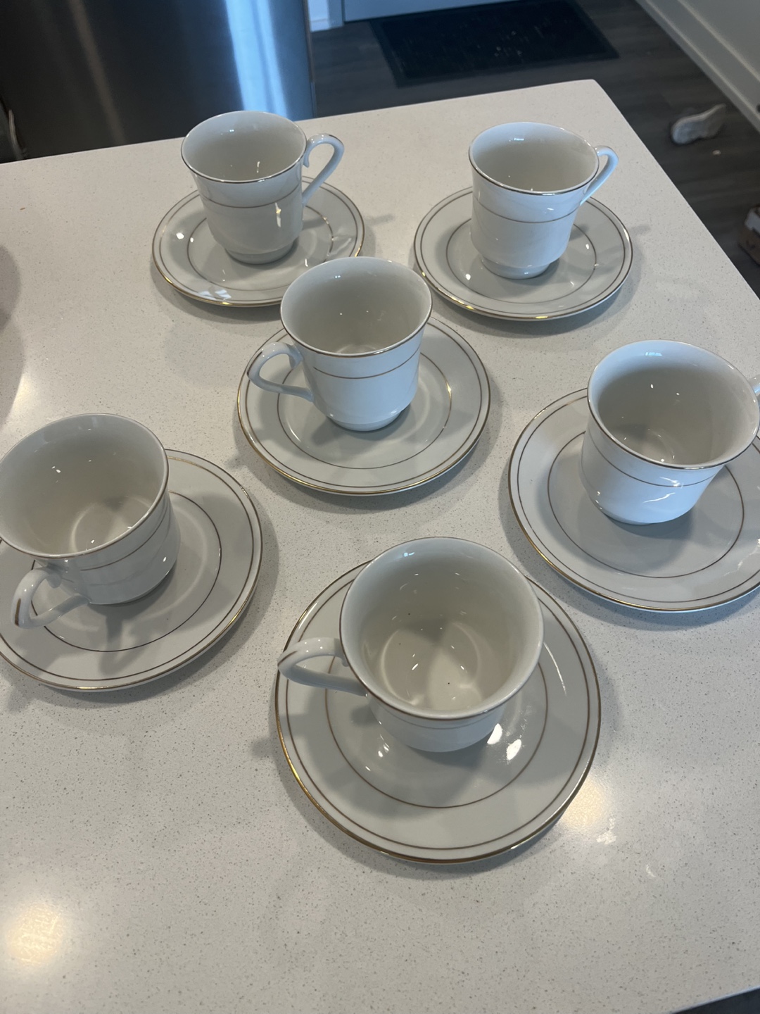 Set of 11 Teacups and Saucers - photo 3