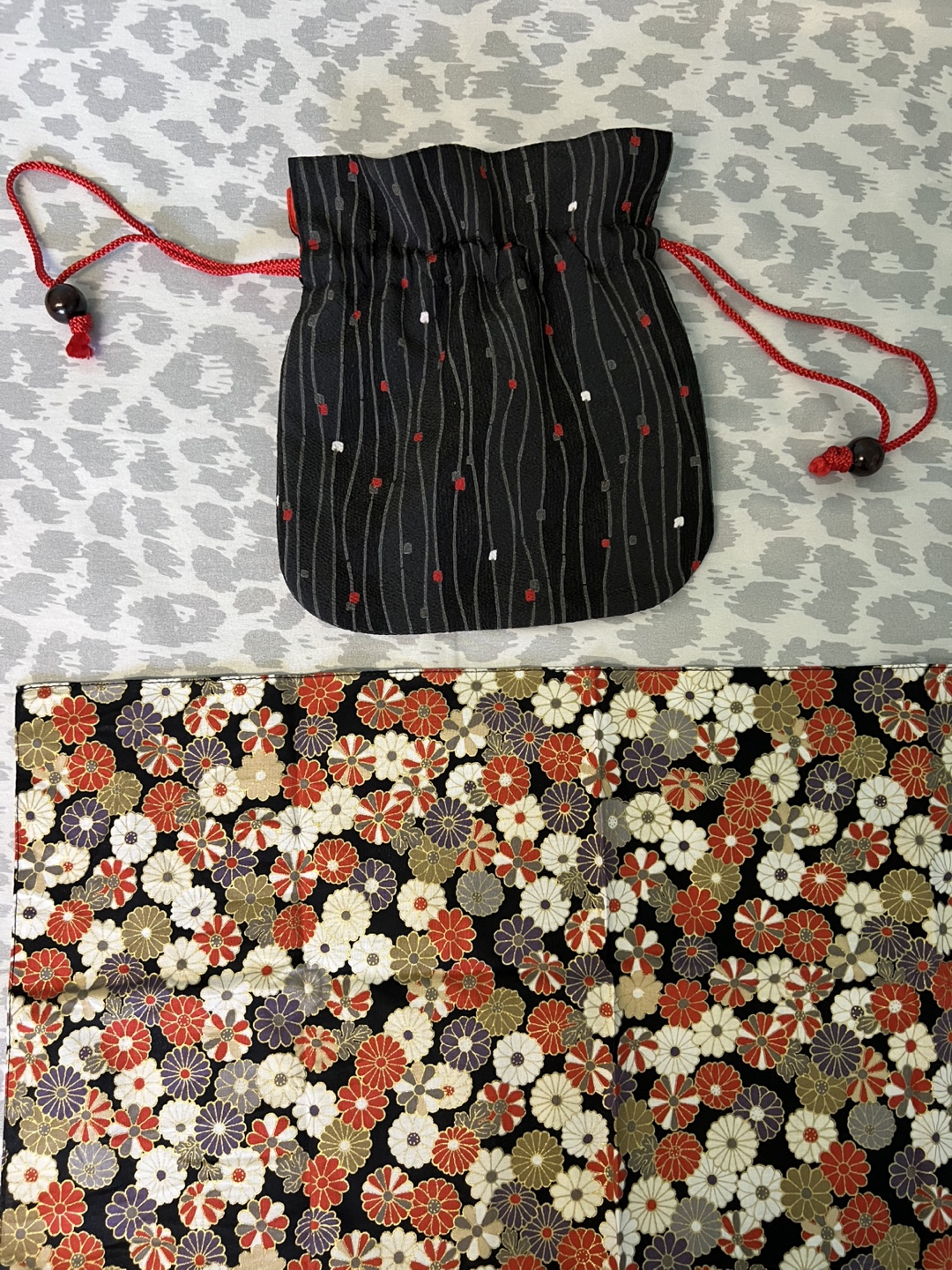 Japanese Floral Handkerchief with Kinchaku Bag - photo 3
