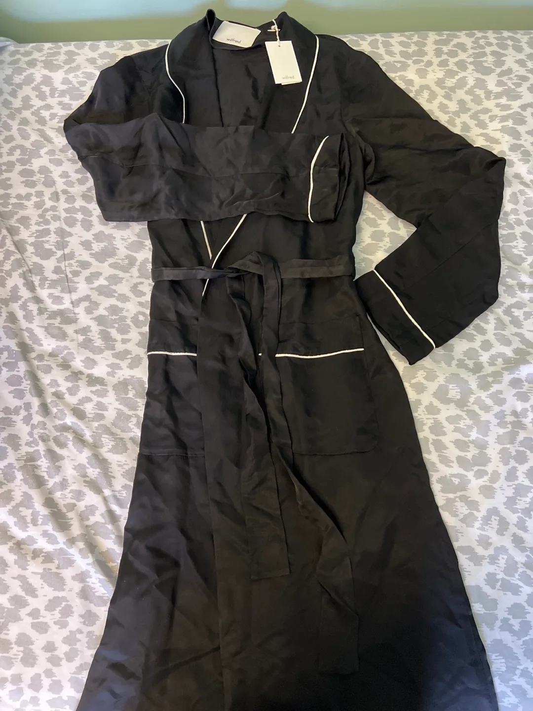 Wilfred Black Satin Robe - XXS image indicator(2)