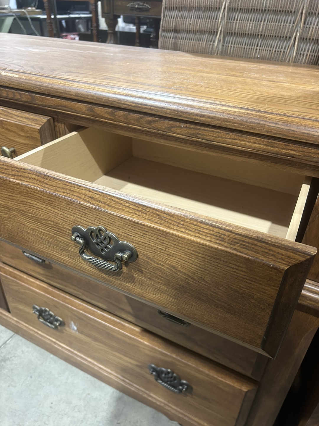 Vintage Palliser 7-Drawer Dresser - photo 3