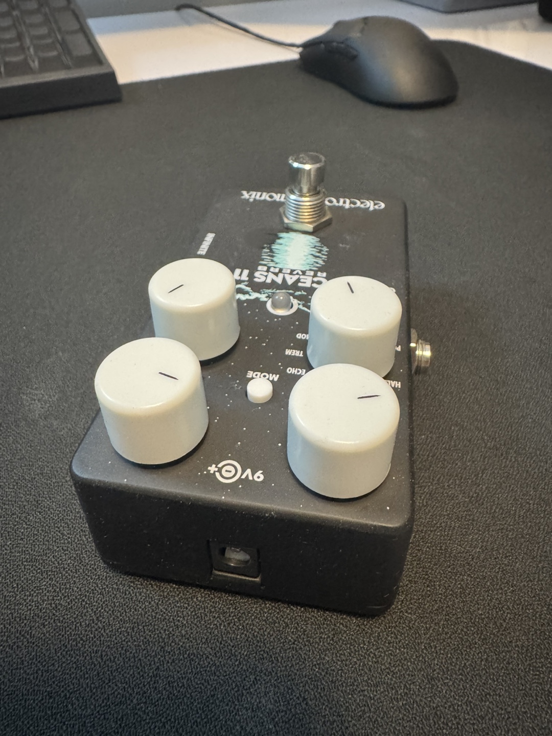 Electro-Harmonix Oceans 11 Reverb Pedal - photo 2