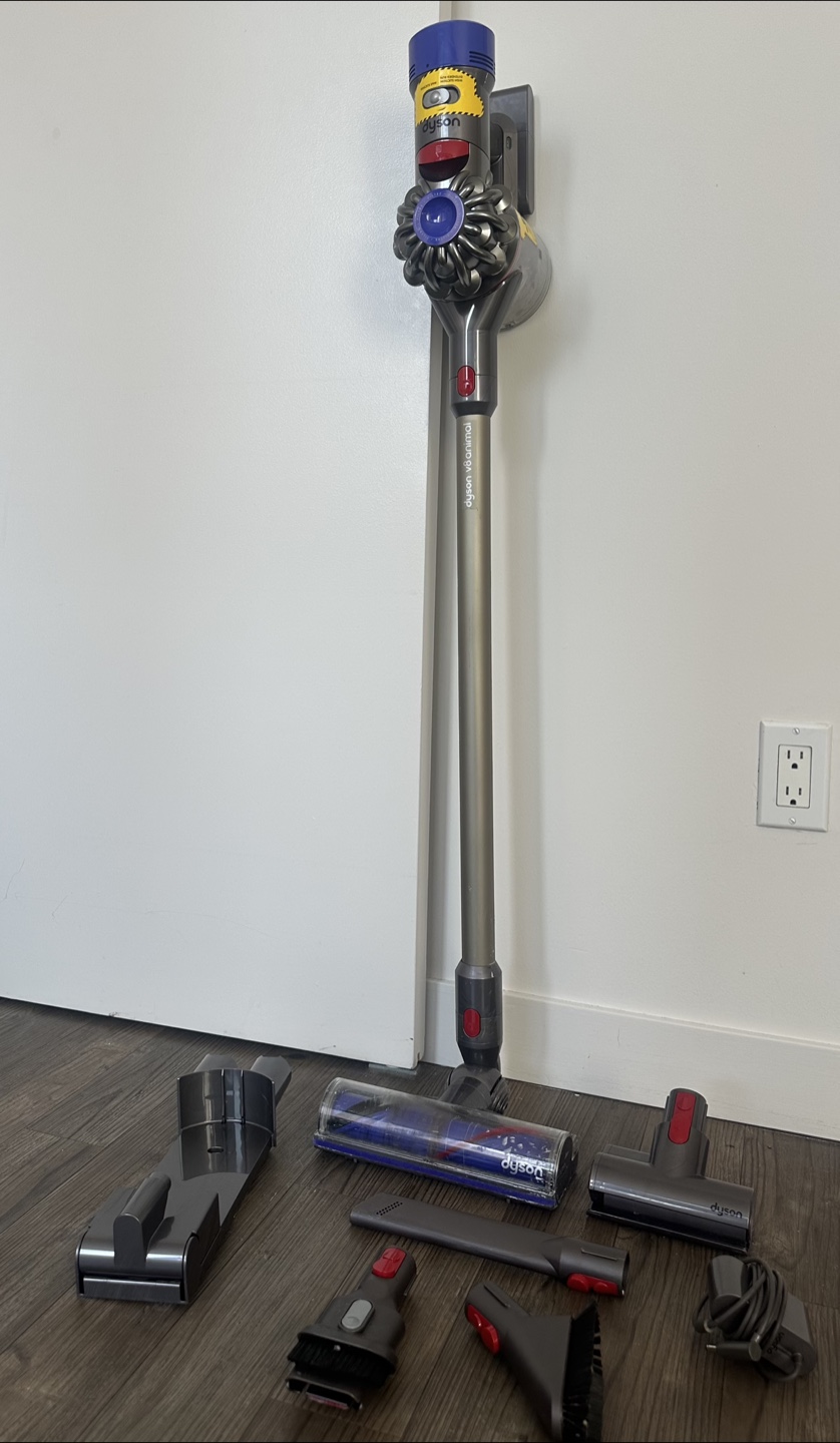 Dyson V8 Animal Cordless Vacuum Cleaner with Attachments