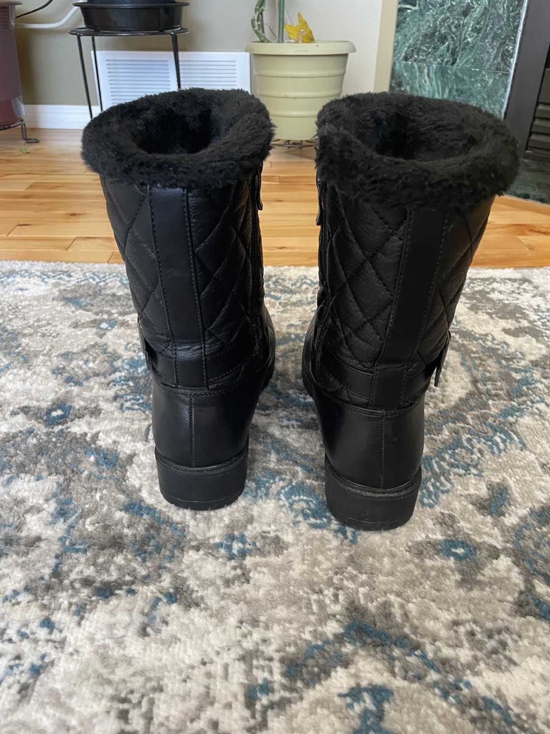 Women's Black Quilted Winter Boots with Faux Fur - photo 2