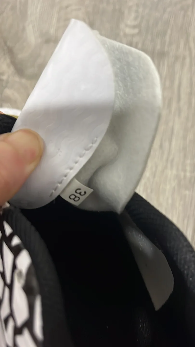 100% brand new🌈✨Soccer Cleats Size 38 image indicator(6)