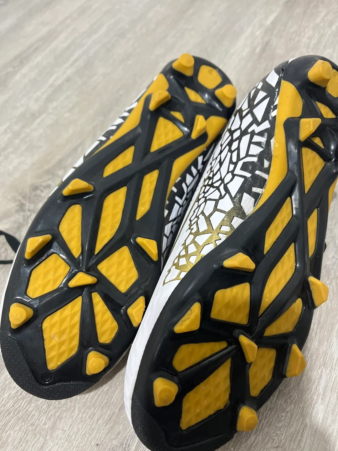 100% brand new🌈✨Soccer Cleats Size 38 image indicator(3)