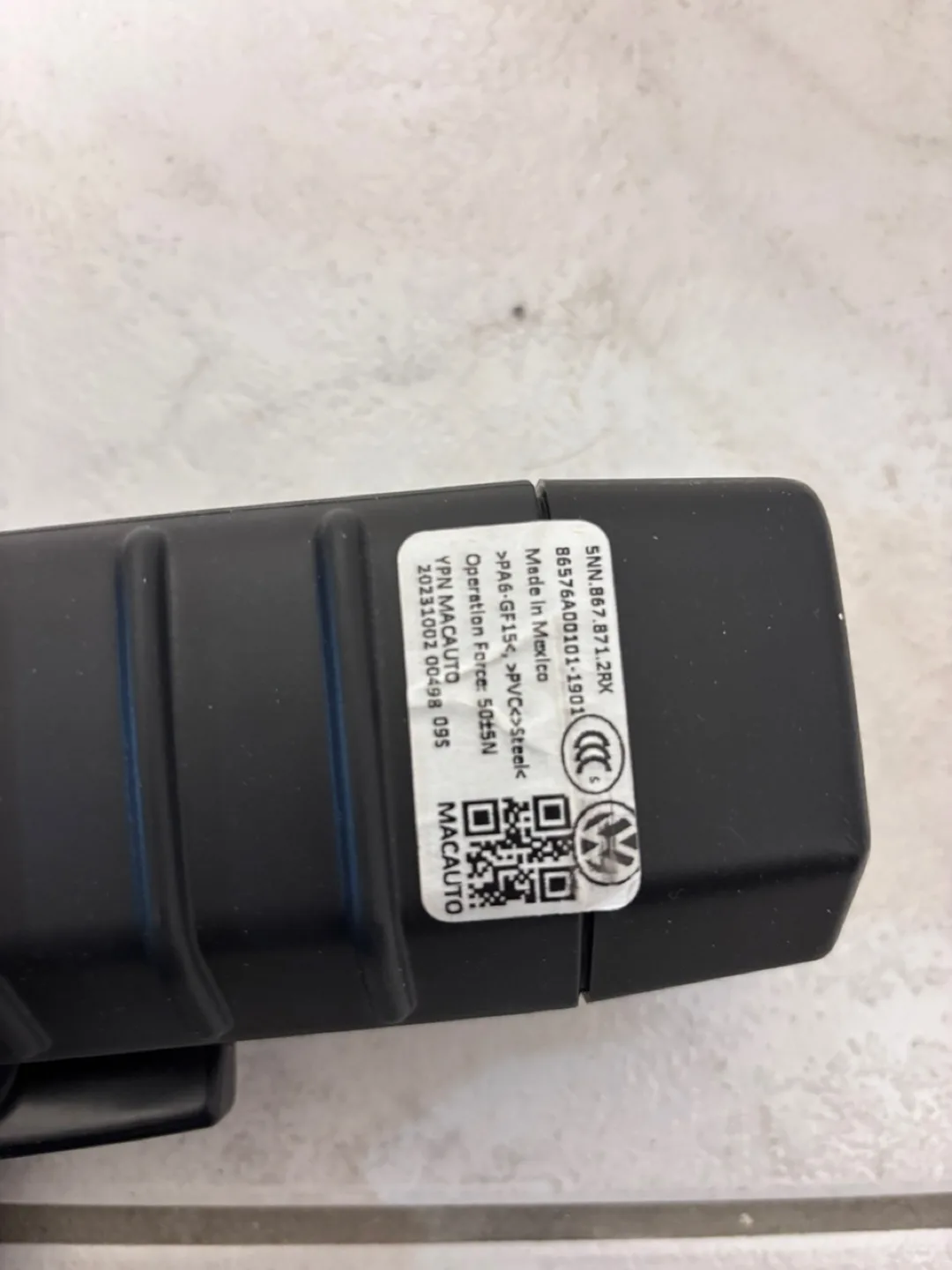Volkswagen Tiguan Cargo Cover 2018-2023 image indicator(2)