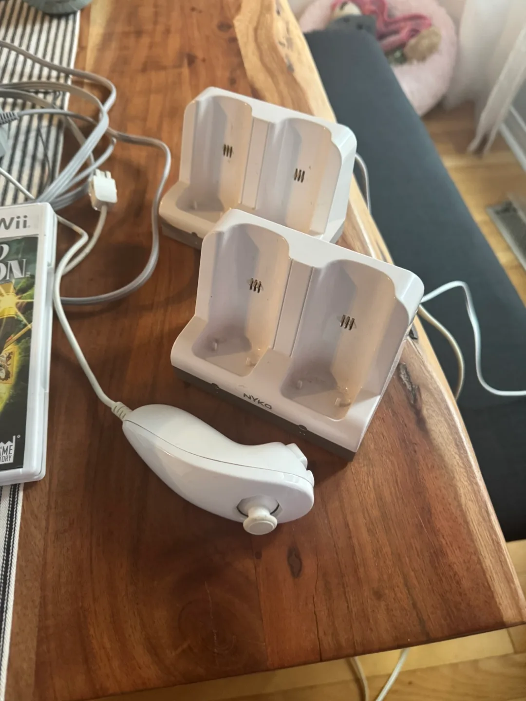 Nintendo Wii Console with Accessories and Game image indicator(2)