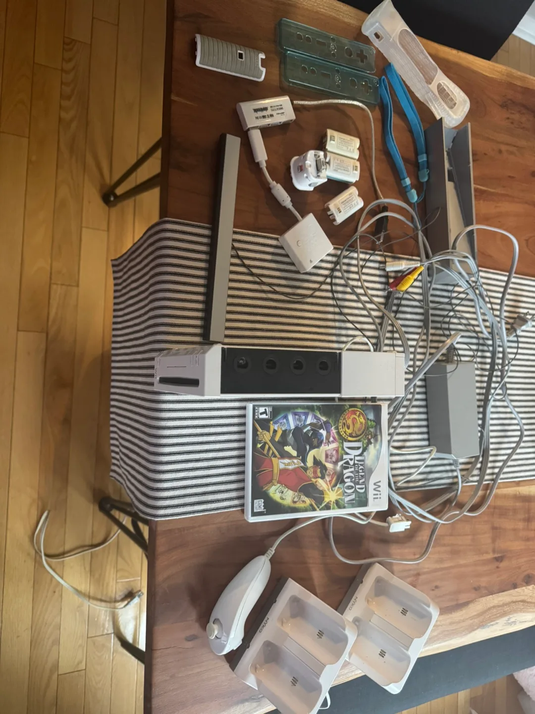 Nintendo Wii Console with Accessories and Game image indicator(4)