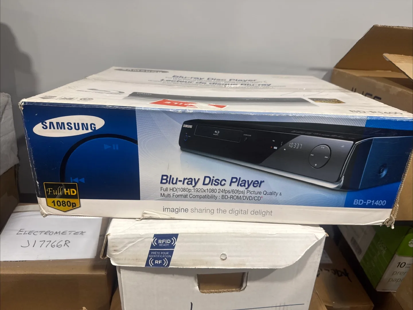 Samsung BD-P1400 Blu-ray Disc Player - New in Box thumbnail