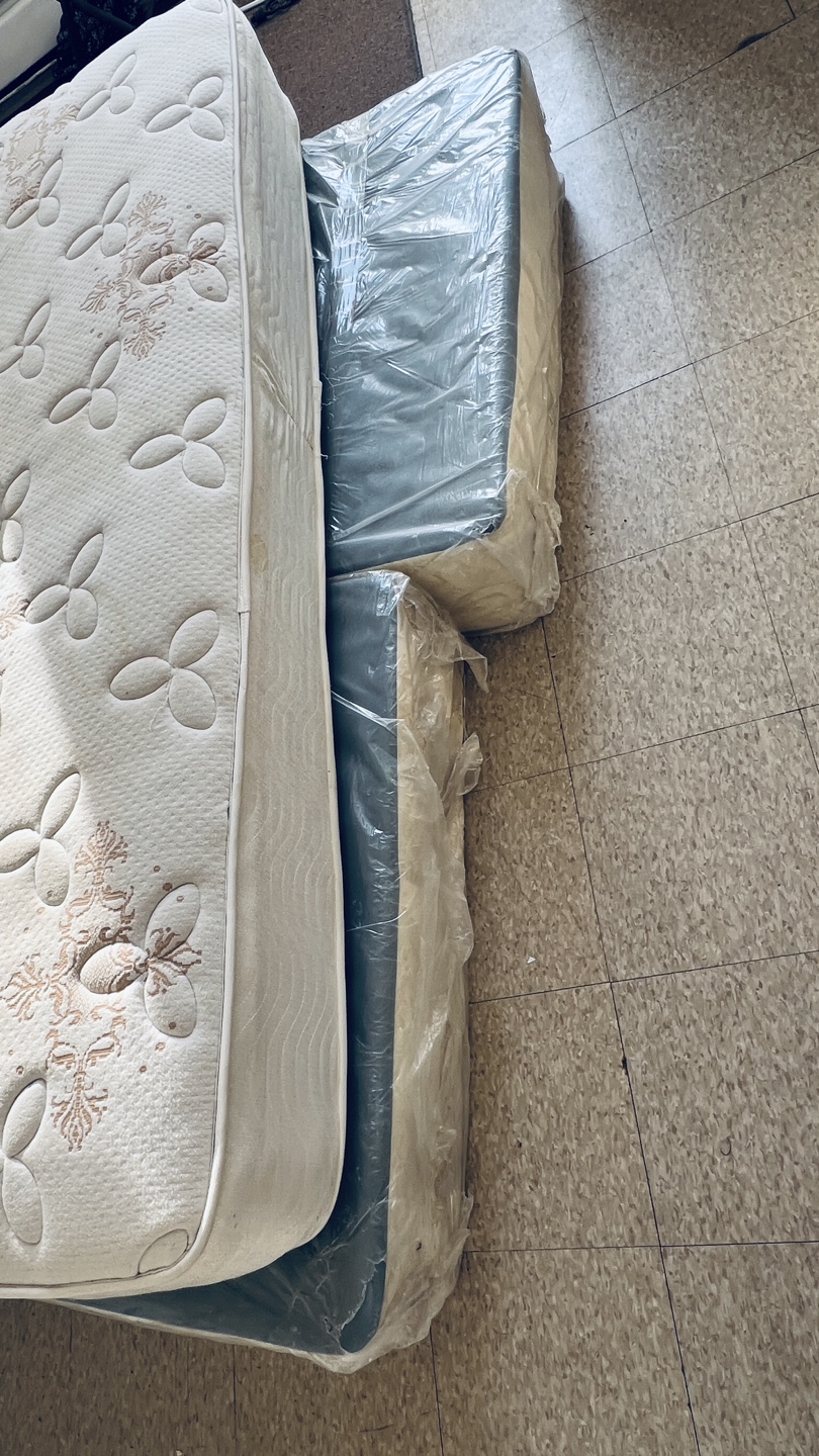Split King Size Box Spring (2 twin xl 40*38) - photo 2