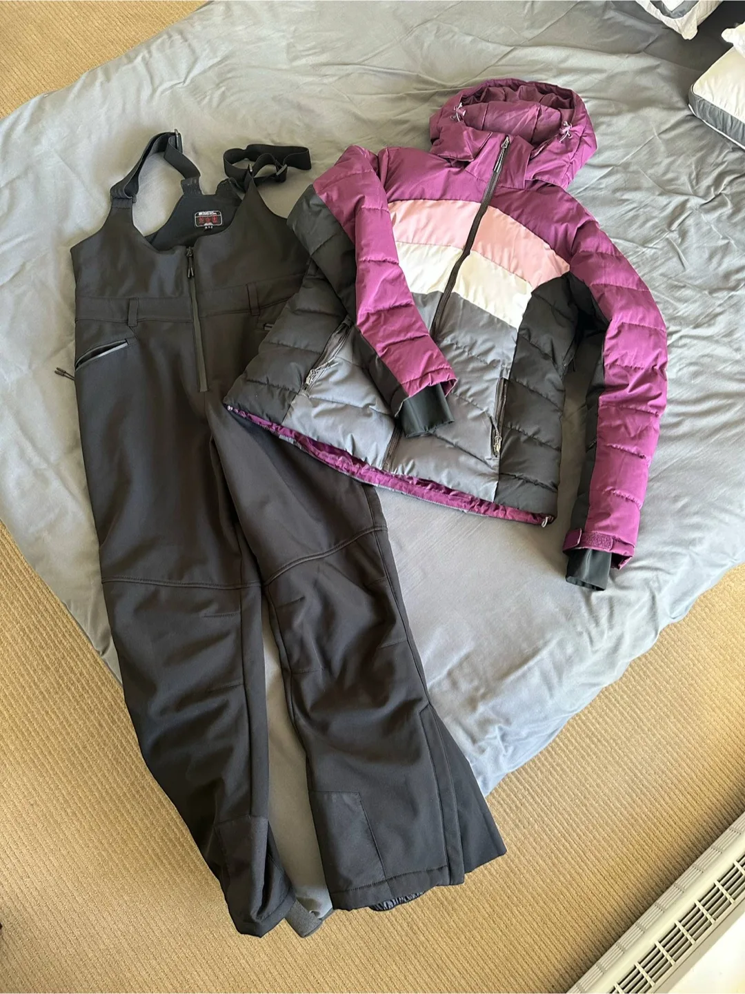 Women's Ski Jacket and Bib Pants Set thumbnail