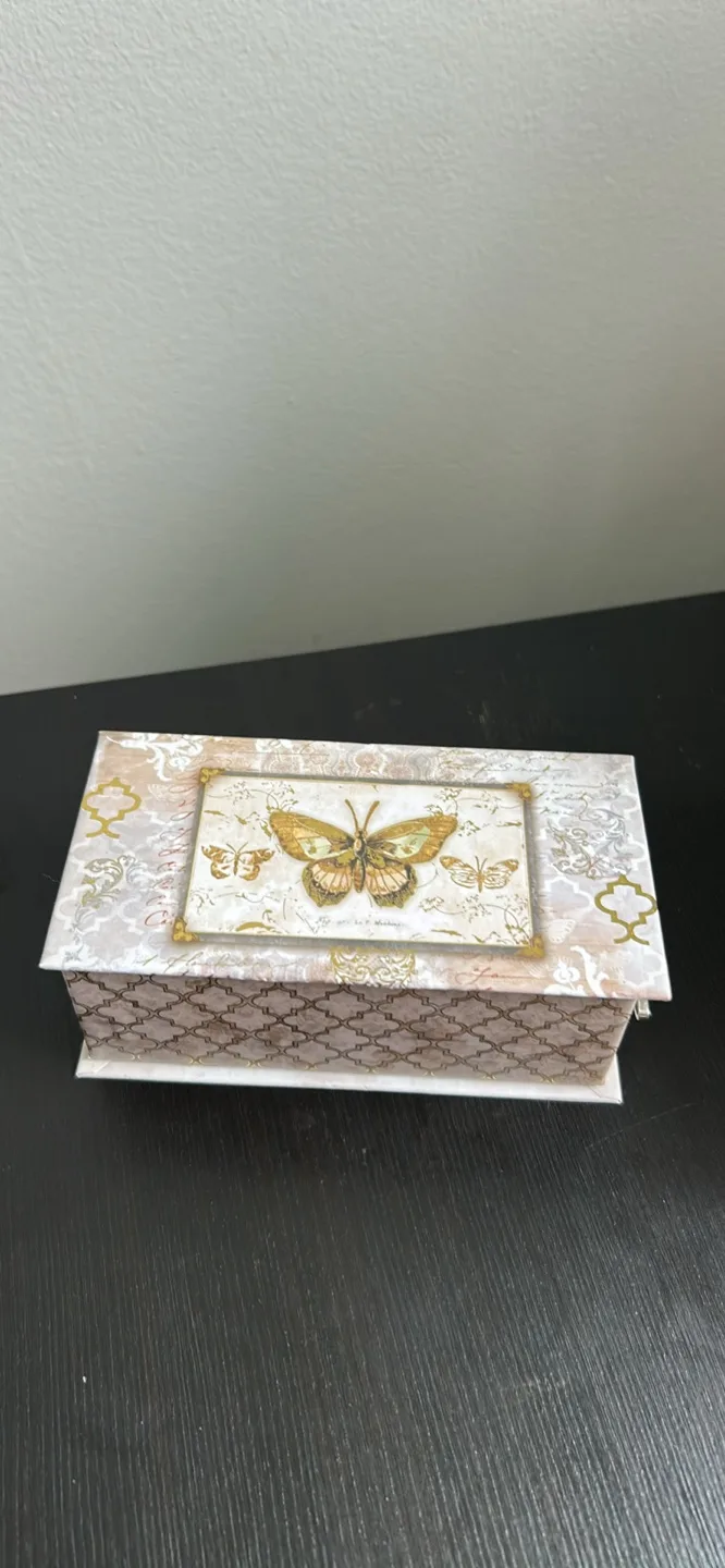 Vintage-Style Music Box with Soap thumbnail