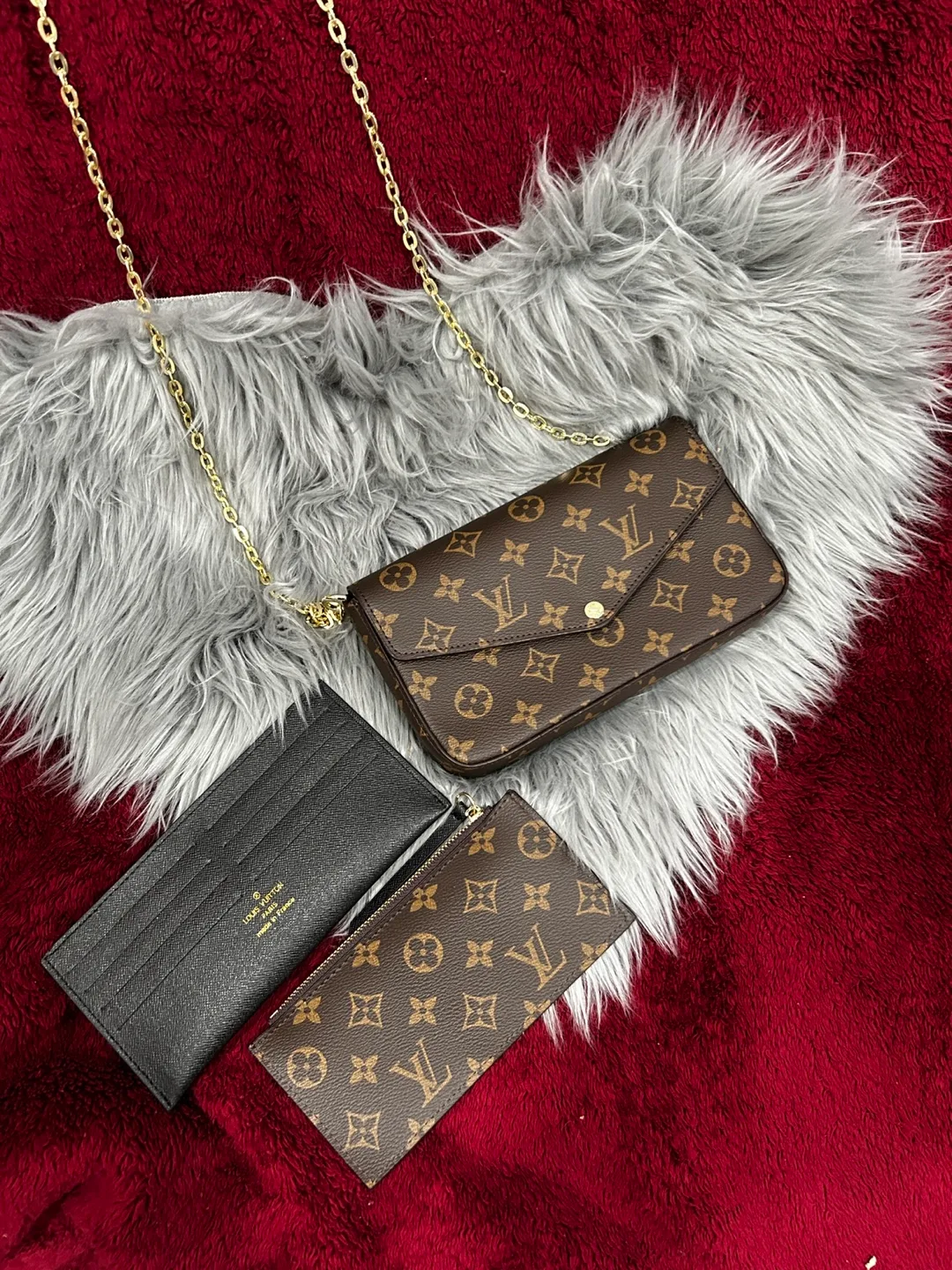 Inspired Louis Vuitton Pochette Métis Chain Wallet image indicator(2)
