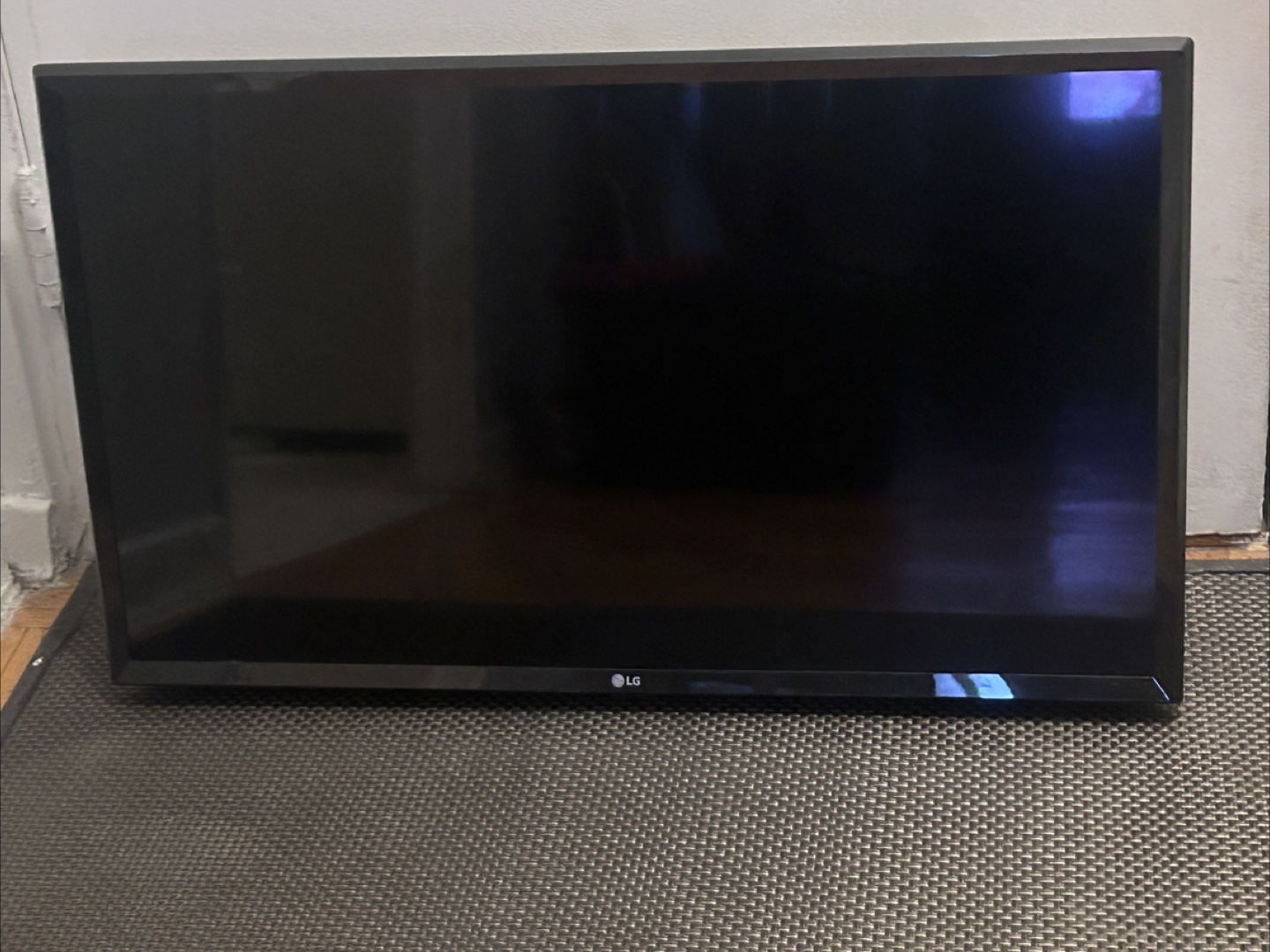 LG LED TV - 32 inch no cord