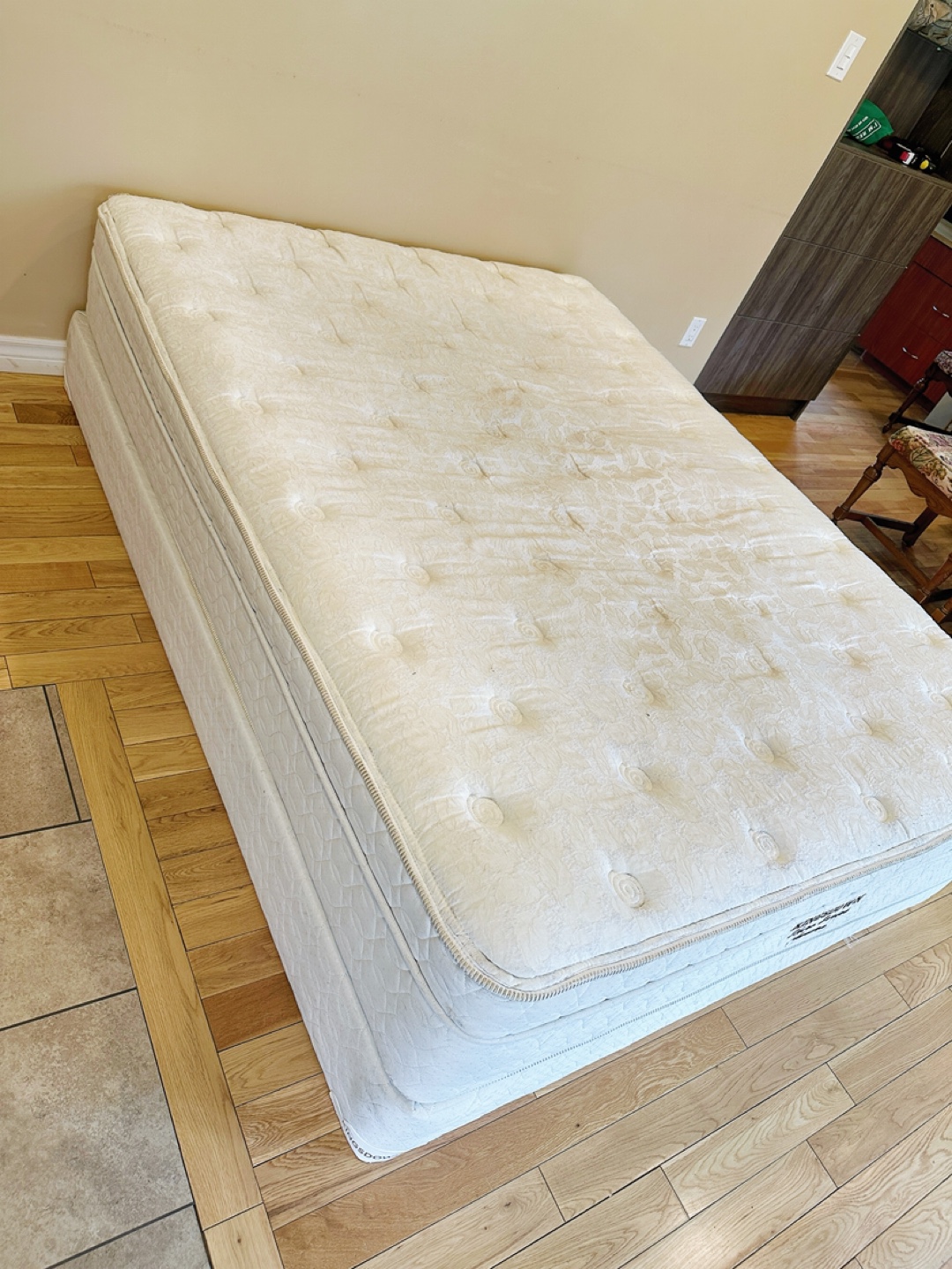 Kingsdown Queen Size Mattress and Boxspring (CAN DELIVER)
