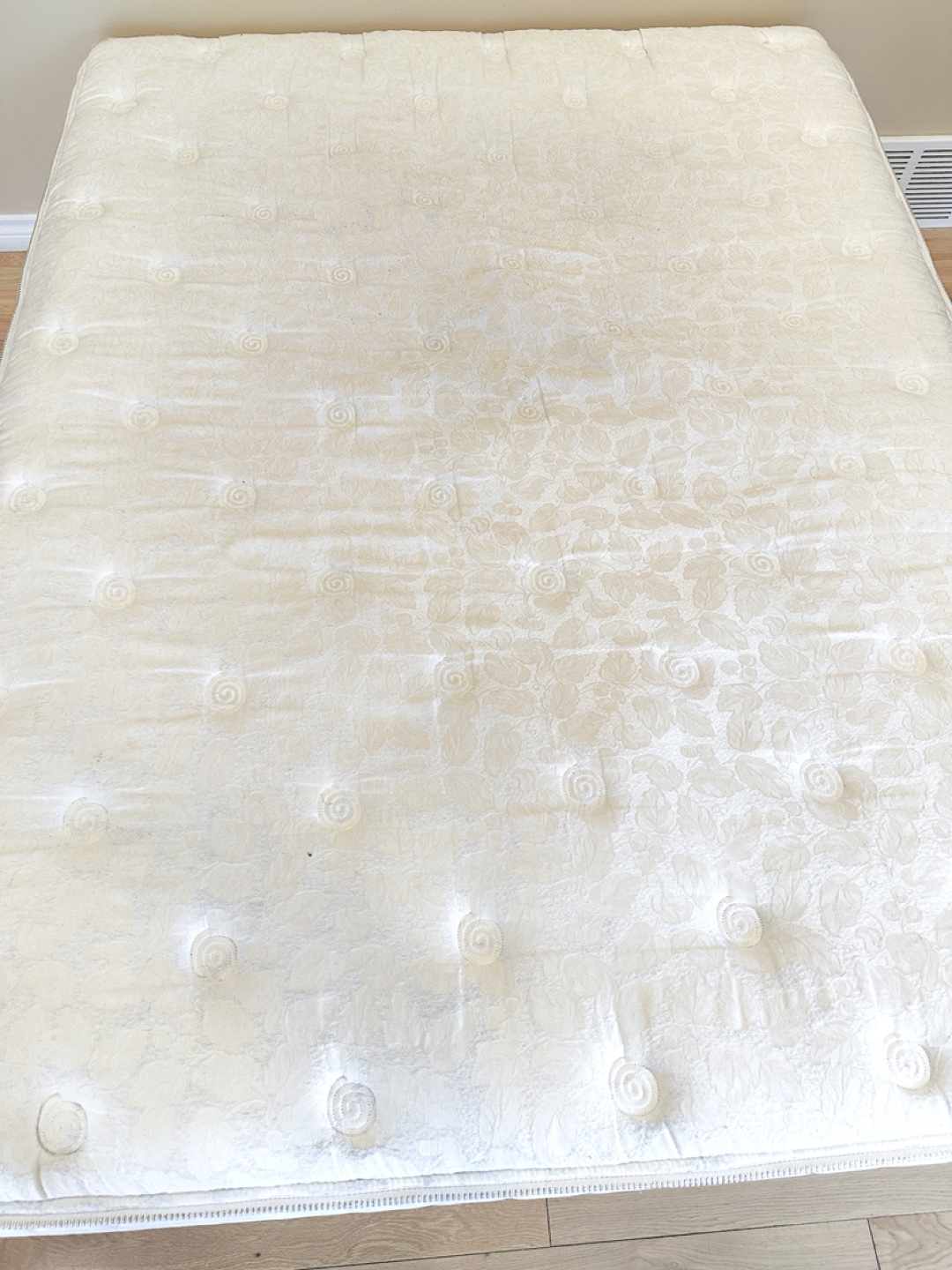 Kingsdown Queen Size Mattress and Boxspring (CAN DELIVER) - photo 2