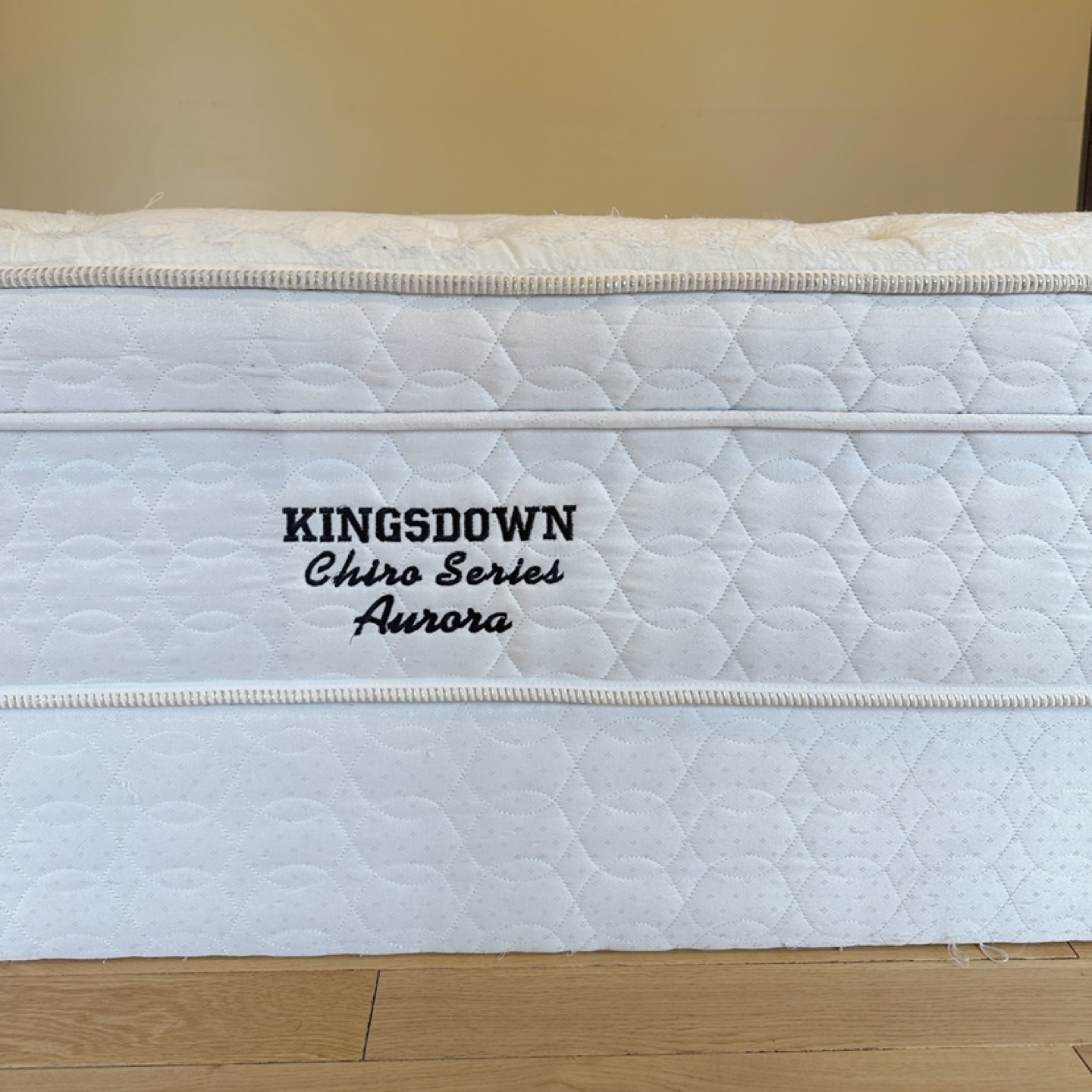 Kingsdown Queen Size Mattress and Boxspring (CAN DELIVER) - photo 3