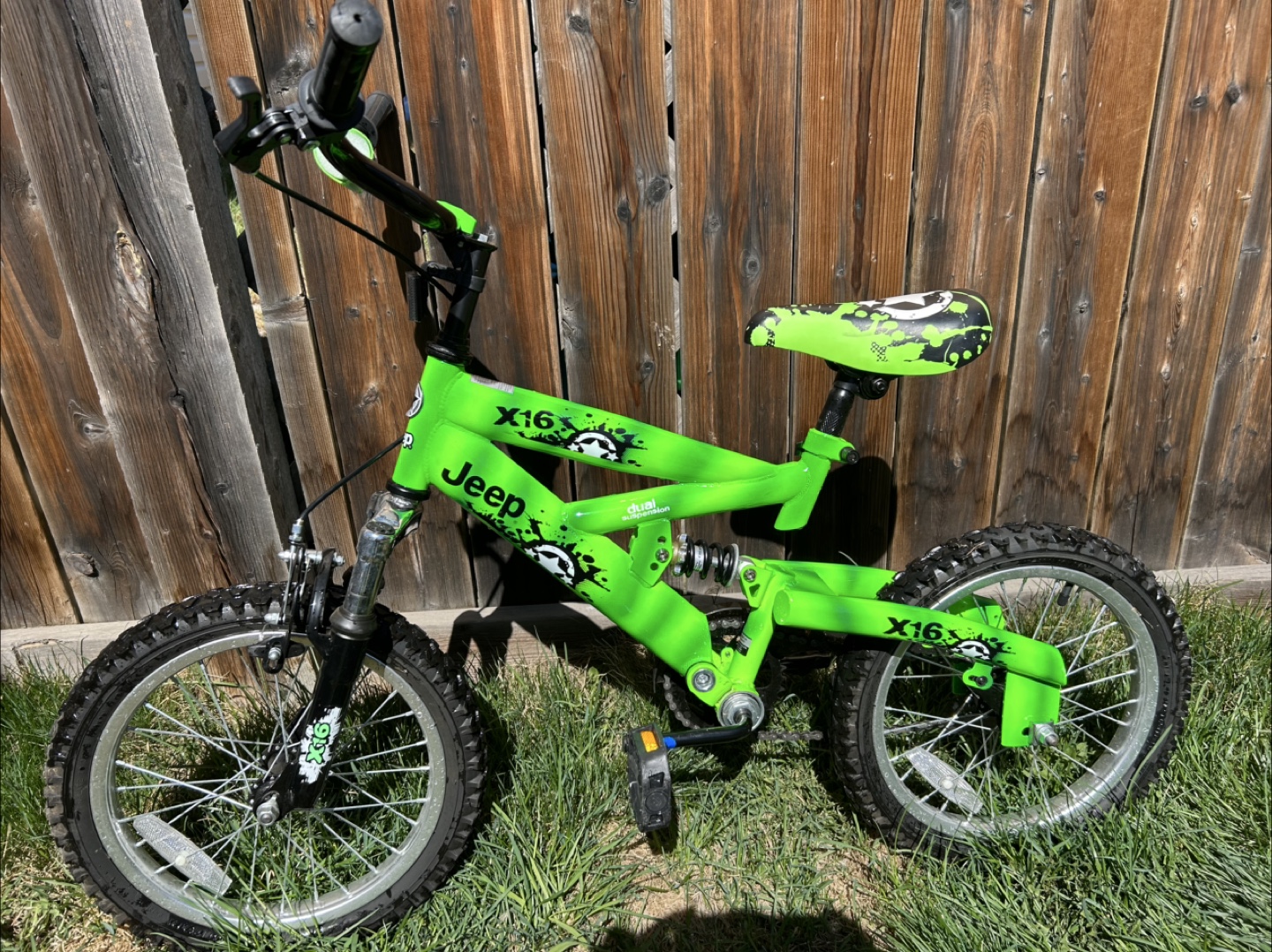Kids' Jeep X16 Bicycle & Matching Helmet