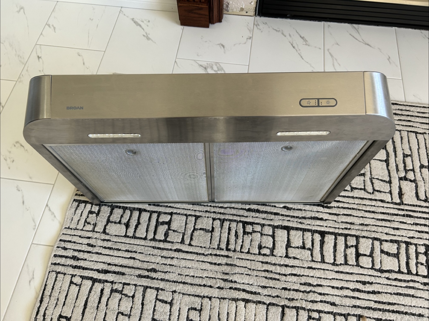 Broan 30 in. Convertible Under-Cabinet Range Hood, 300 CFM - photo 3