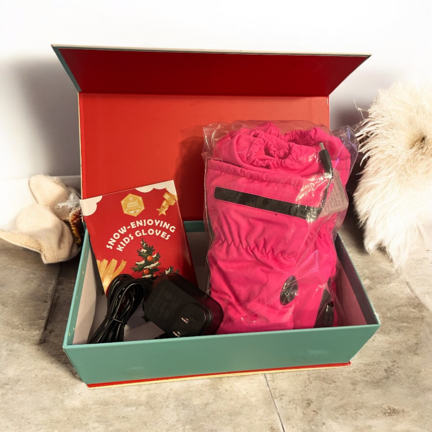 New with box Aroma Season Snow-Enjoying Kids Gloves