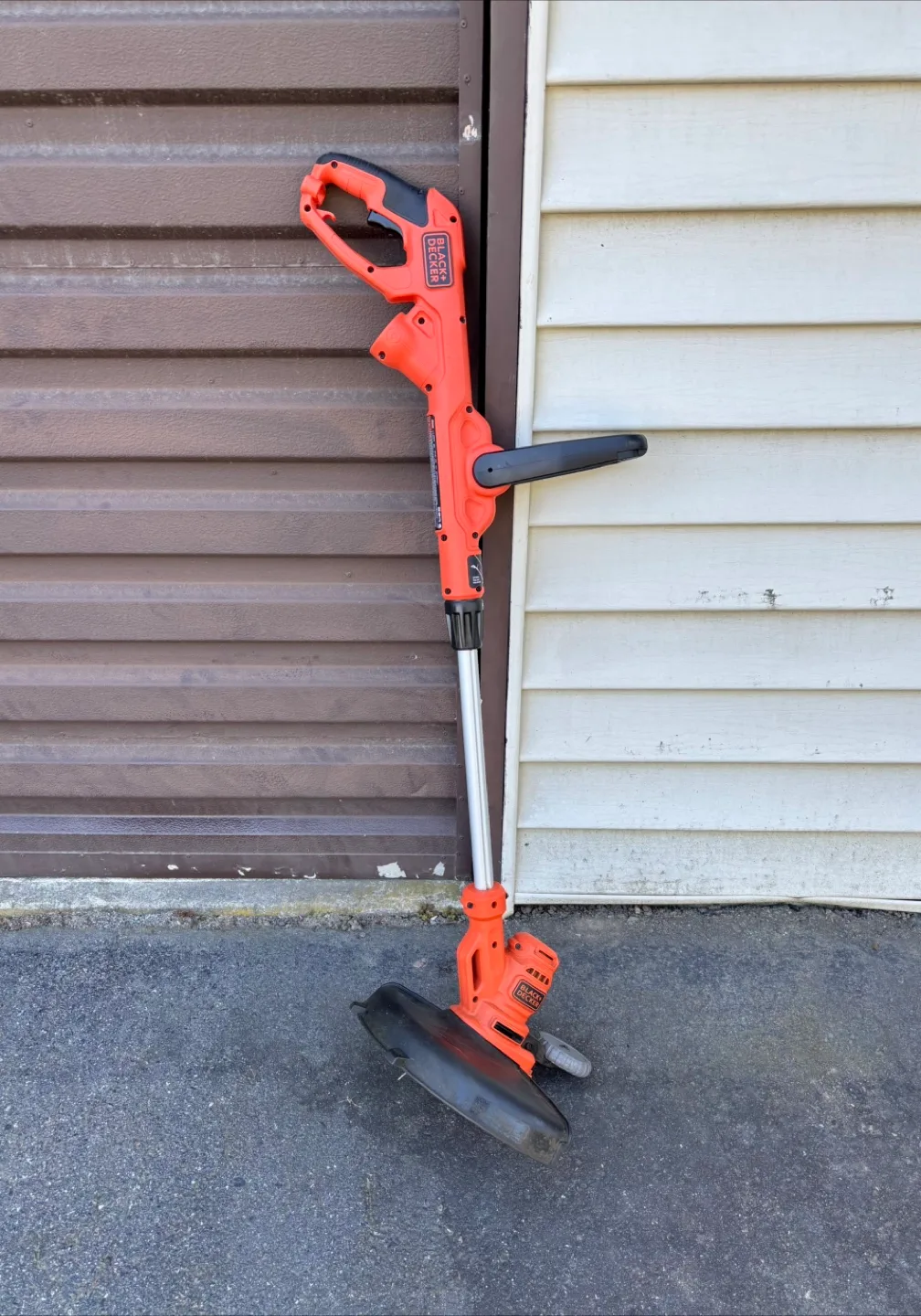 Black and Decker Electric Grass Trimmer/Edger thumbnail