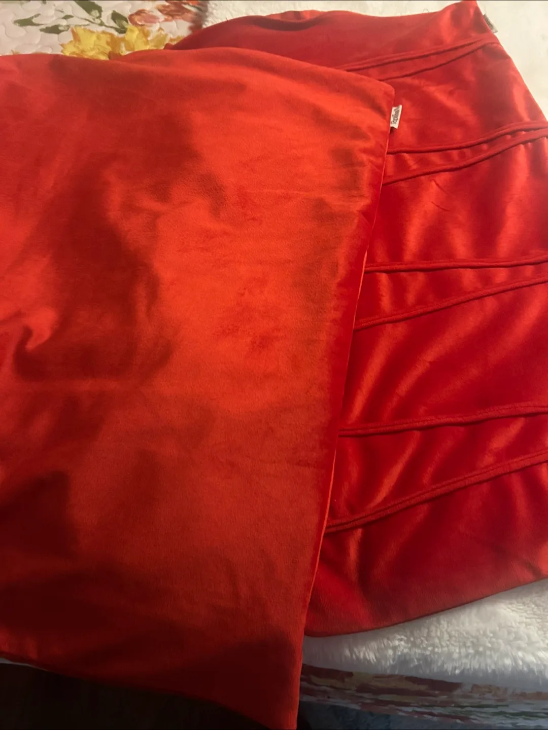 Red Velvet Decorative Pillow Cover image indicator(3)