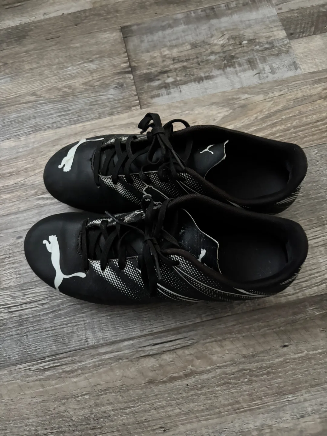 Puma Black and White Soccer Cleats - Size 7.5 image indicator(2)