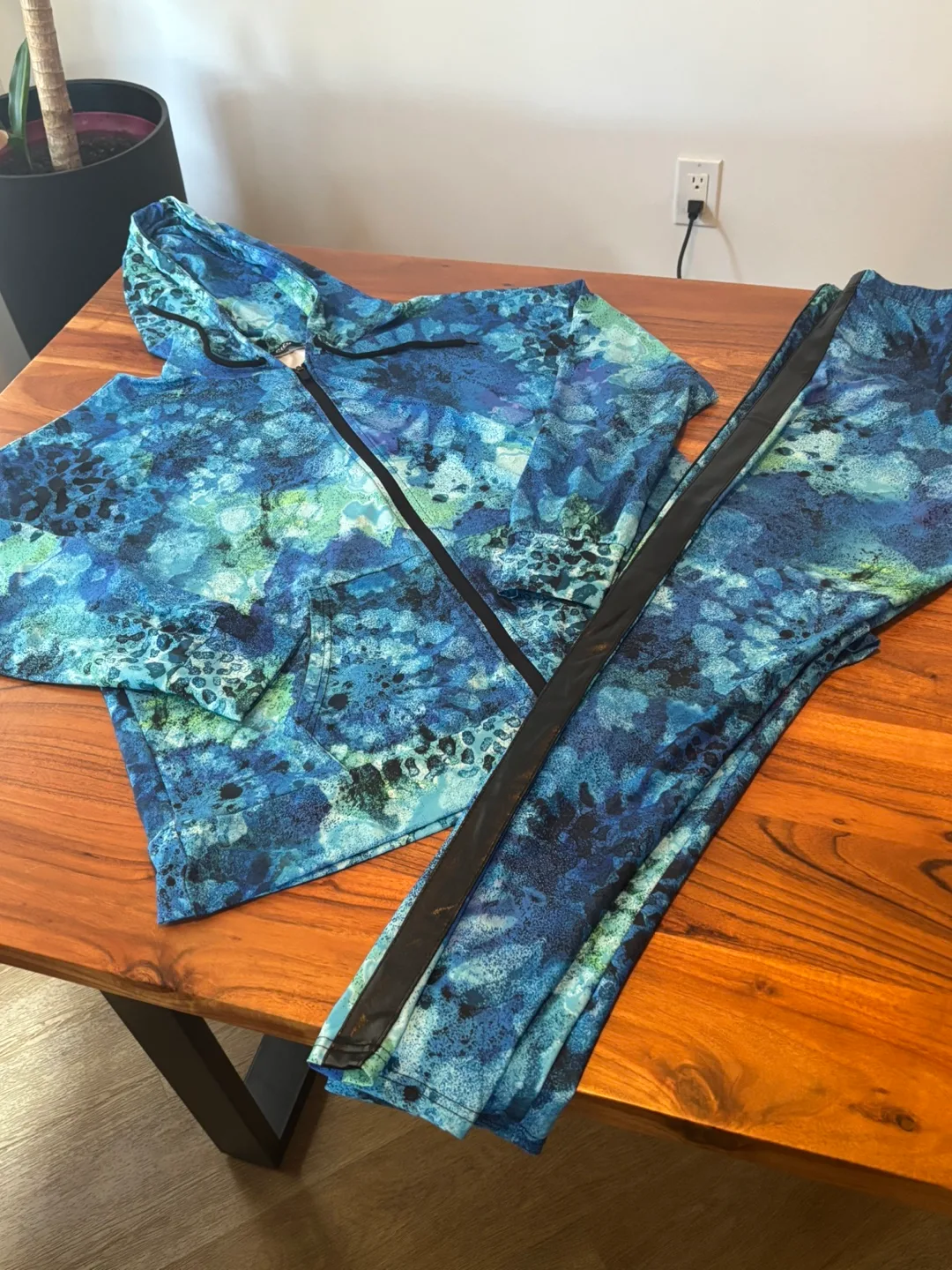 Women's Blue Abstract Print Hoodie and Leggings Set thumbnail