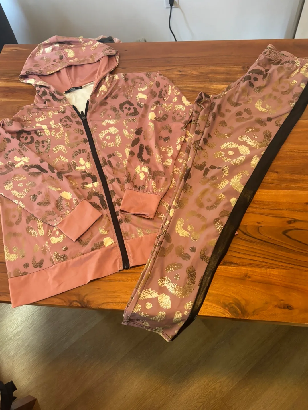 Women's Pink Leopard Print Zip-Up Hoodie and Leggings Set thumbnail